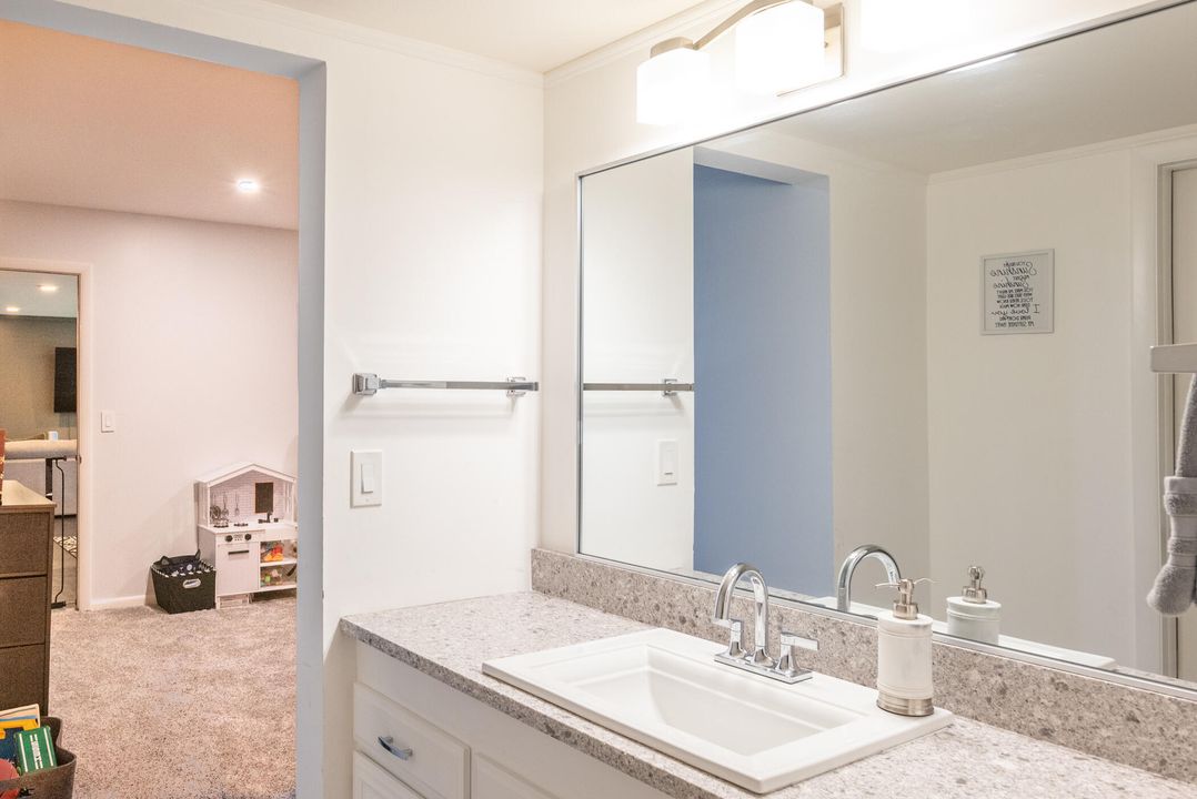 For Sale: $349,000 (2 beds, 2 baths, 1878 Square Feet)