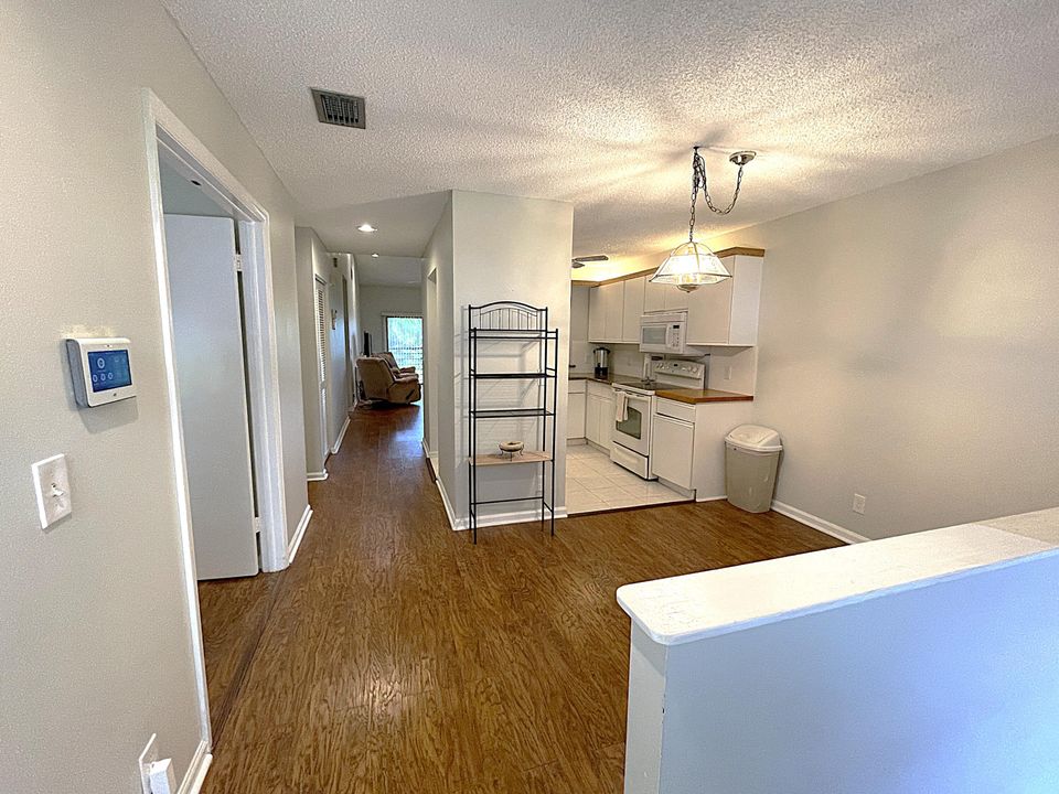 For Sale: $169,000 (2 beds, 2 baths, 1205 Square Feet)