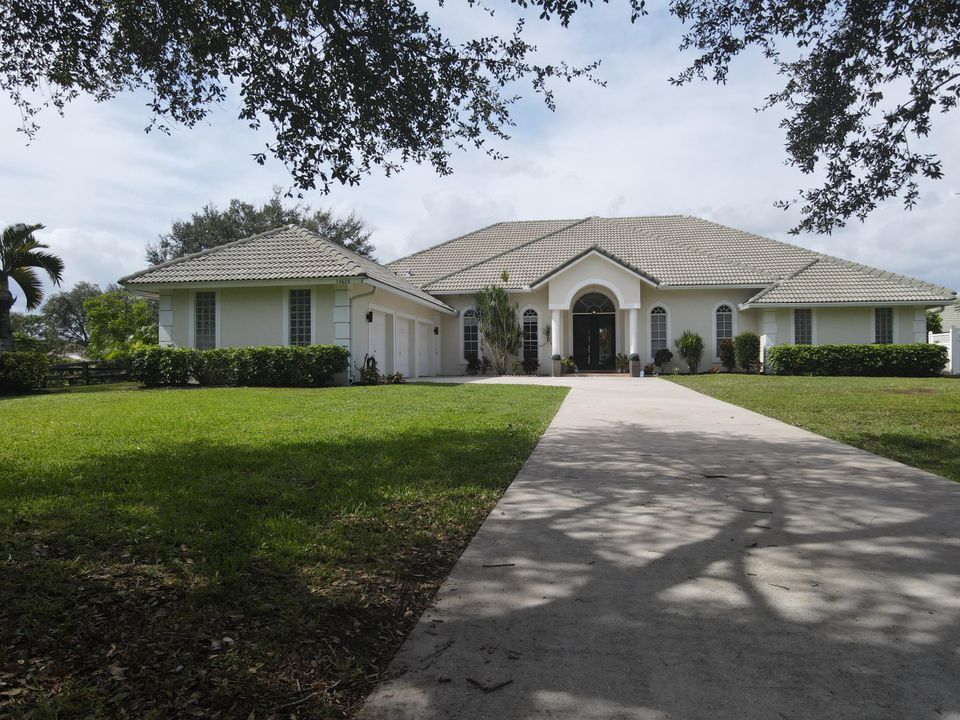 For Sale: $2,997,000 (5 beds, 3 baths, 4489 Square Feet)