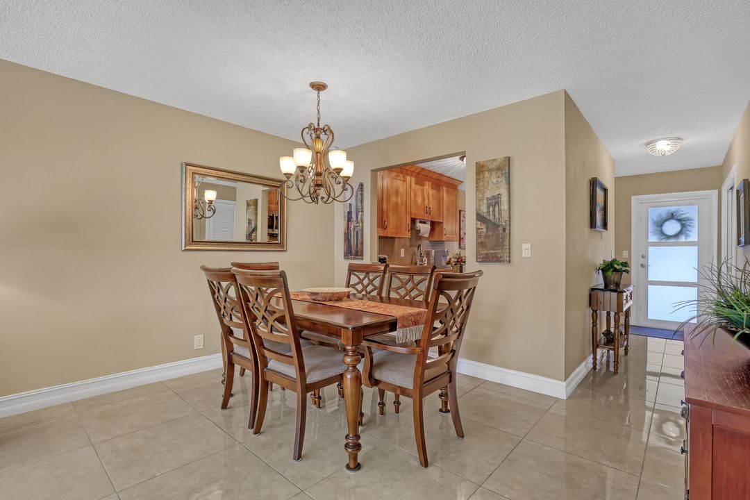 For Sale: $279,999 (2 beds, 2 baths, 1021 Square Feet)