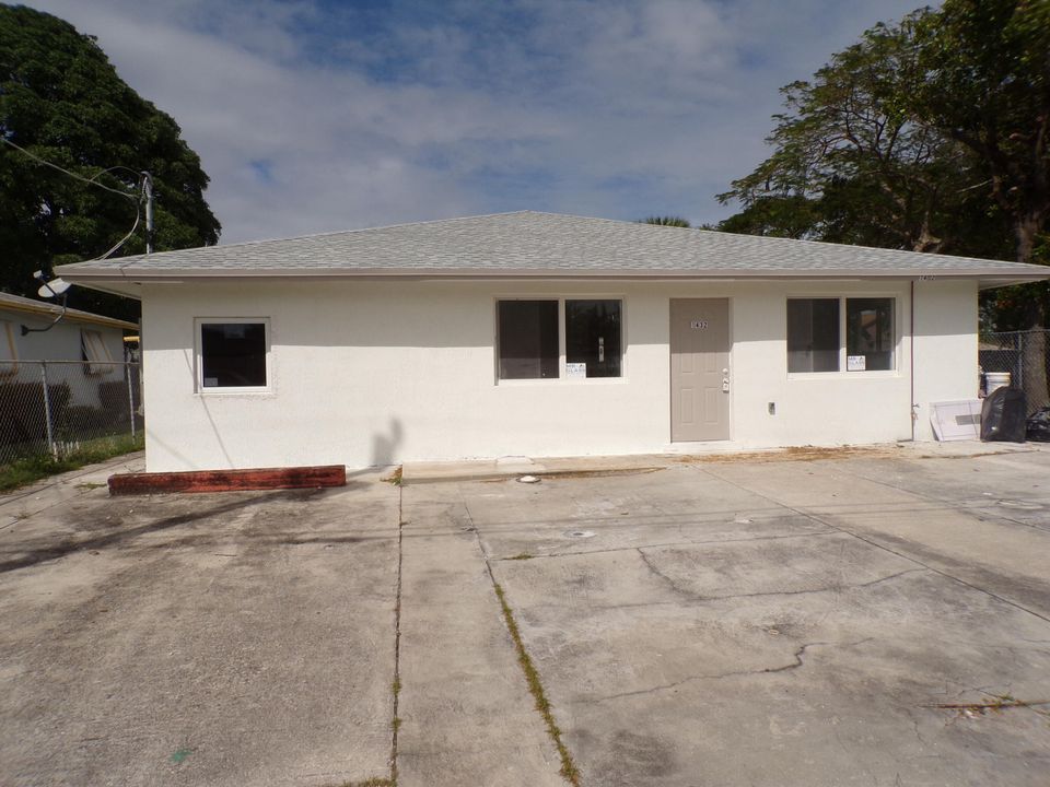 For Sale: $399,900 (4 beds, 2 baths, 1444 Square Feet)