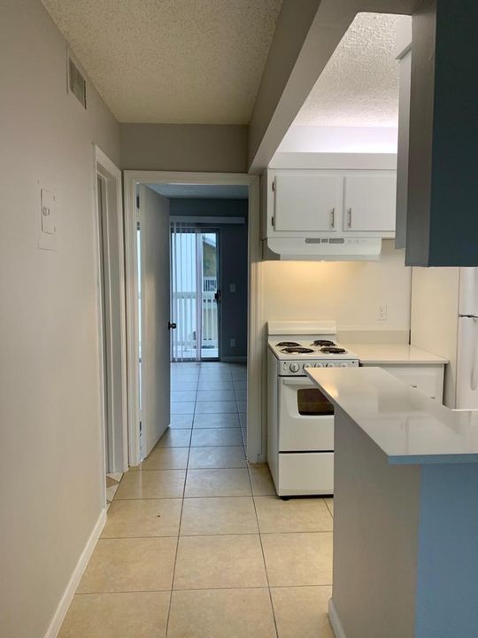 Active With Contract: $1,500 (1 beds, 1 baths, 495 Square Feet)