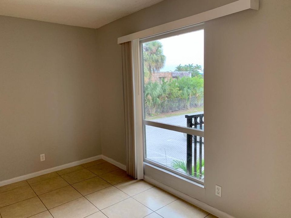 Active With Contract: $1,500 (1 beds, 1 baths, 495 Square Feet)