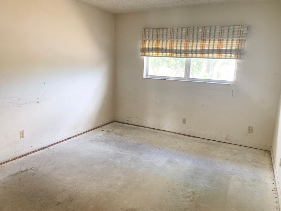 For Sale: $123,500 (2 beds, 2 baths, 812 Square Feet)