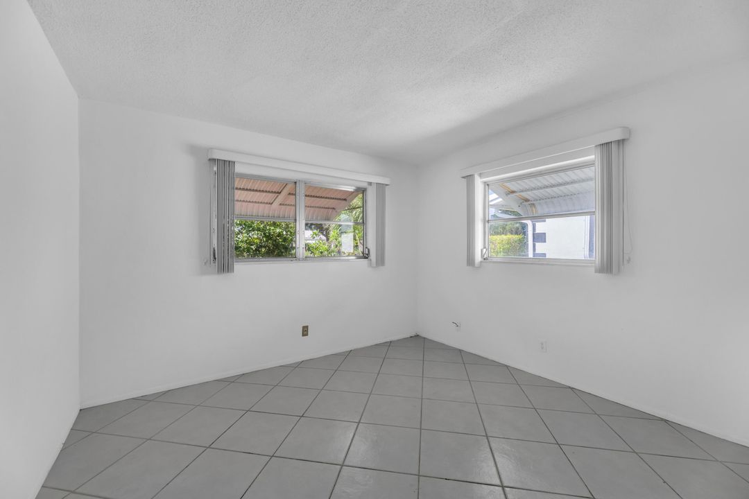 For Sale: $275,000 (2 beds, 1 baths, 1105 Square Feet)