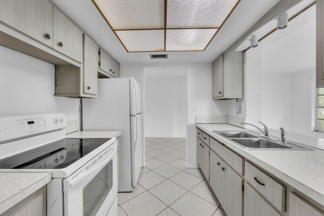 For Sale: $275,000 (2 beds, 1 baths, 1105 Square Feet)