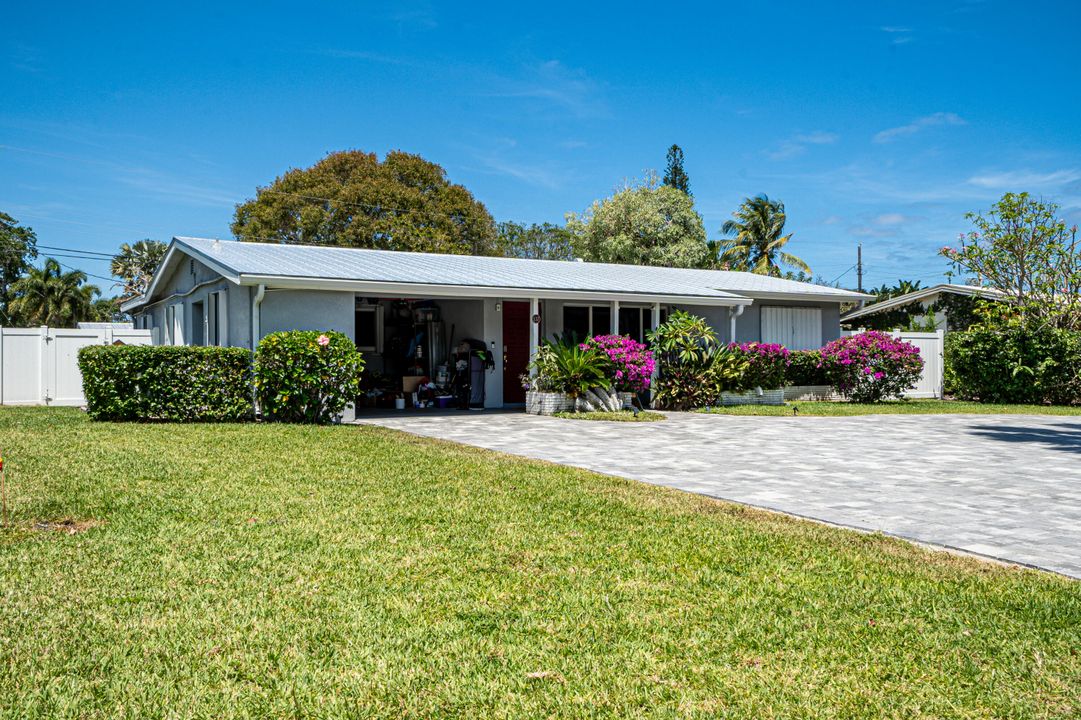 For Sale: $975,000 (3 beds, 2 baths, 1719 Square Feet)