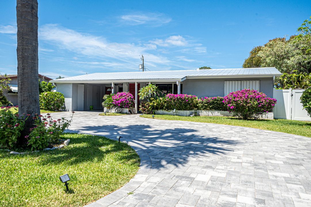 For Sale: $975,000 (3 beds, 2 baths, 1719 Square Feet)