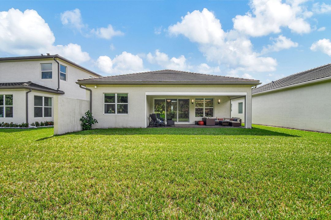 For Sale: $1,150,000 (3 beds, 2 baths, 1852 Square Feet)