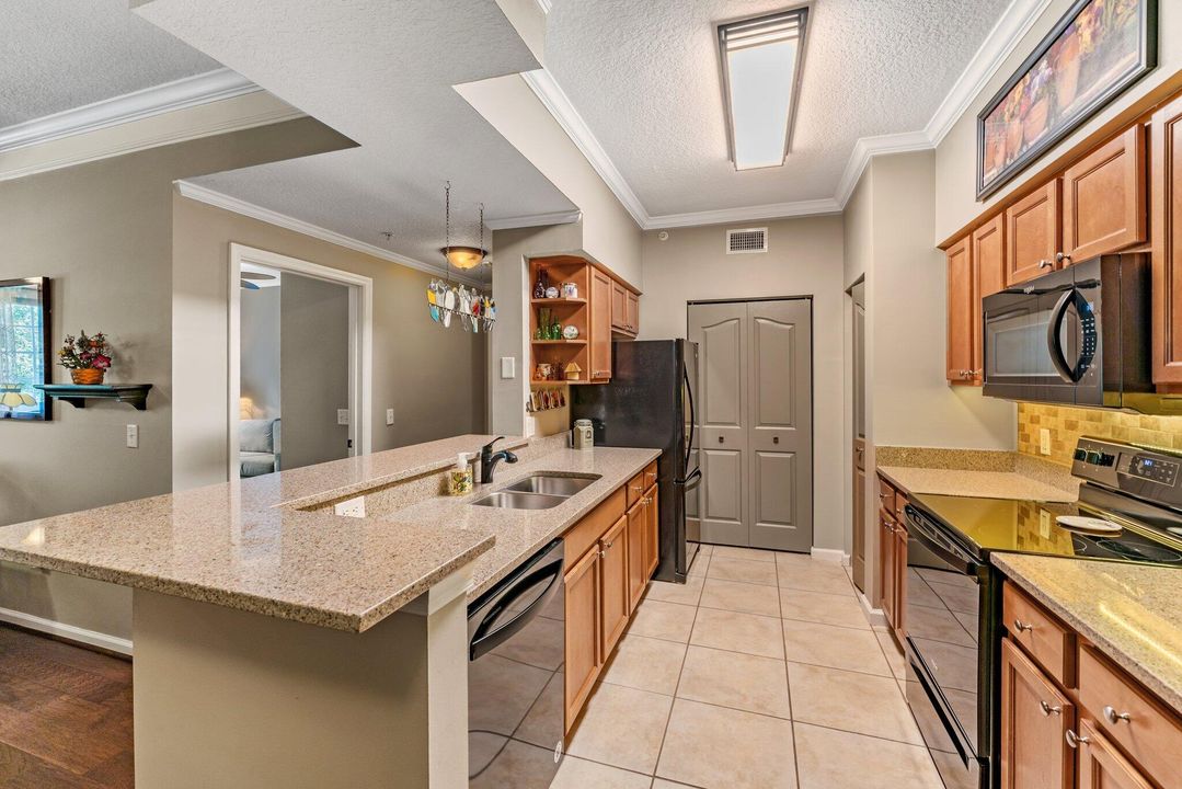 For Sale: $469,000 (3 beds, 2 baths, 1348 Square Feet)