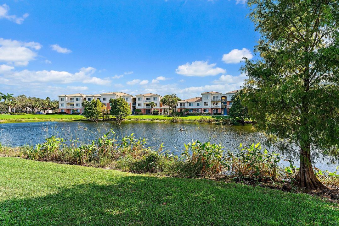 For Sale: $469,000 (3 beds, 2 baths, 1348 Square Feet)