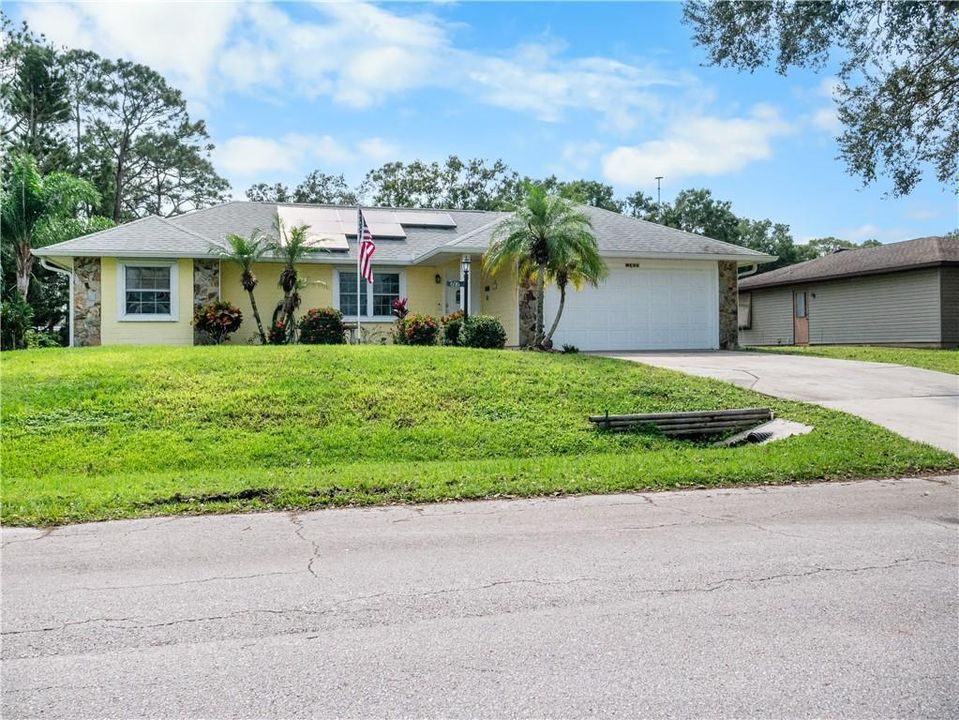 For Sale: $359,900 (3 beds, 2 baths, 1118 Square Feet)