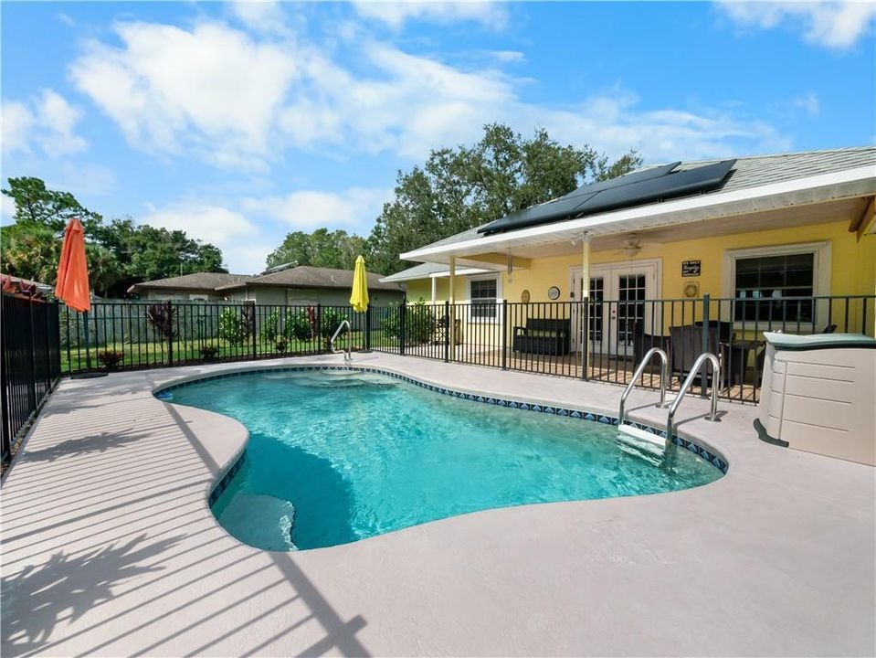 For Sale: $359,900 (3 beds, 2 baths, 1118 Square Feet)