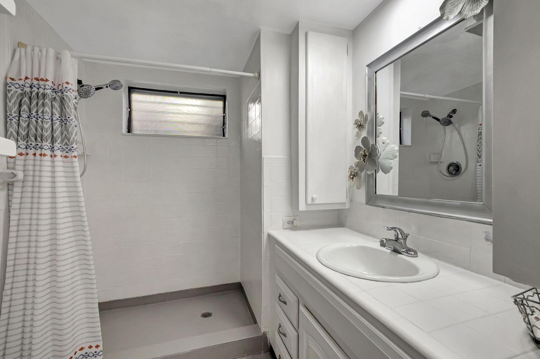 For Sale: $299,000 (2 beds, 2 baths, 1120 Square Feet)