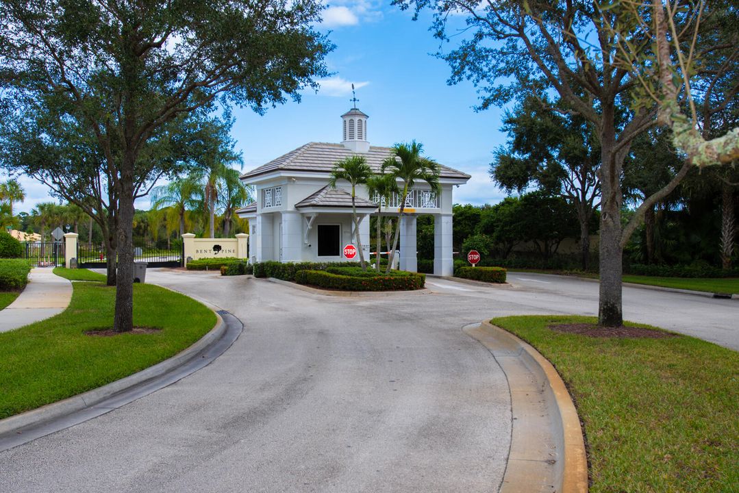 For Sale: $599,000 (3 beds, 3 baths, 3022 Square Feet)