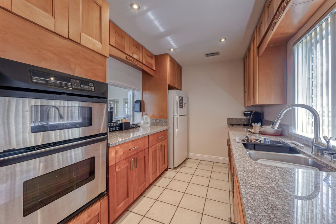 For Sale: $275,000 (2 beds, 1 baths, 1105 Square Feet)