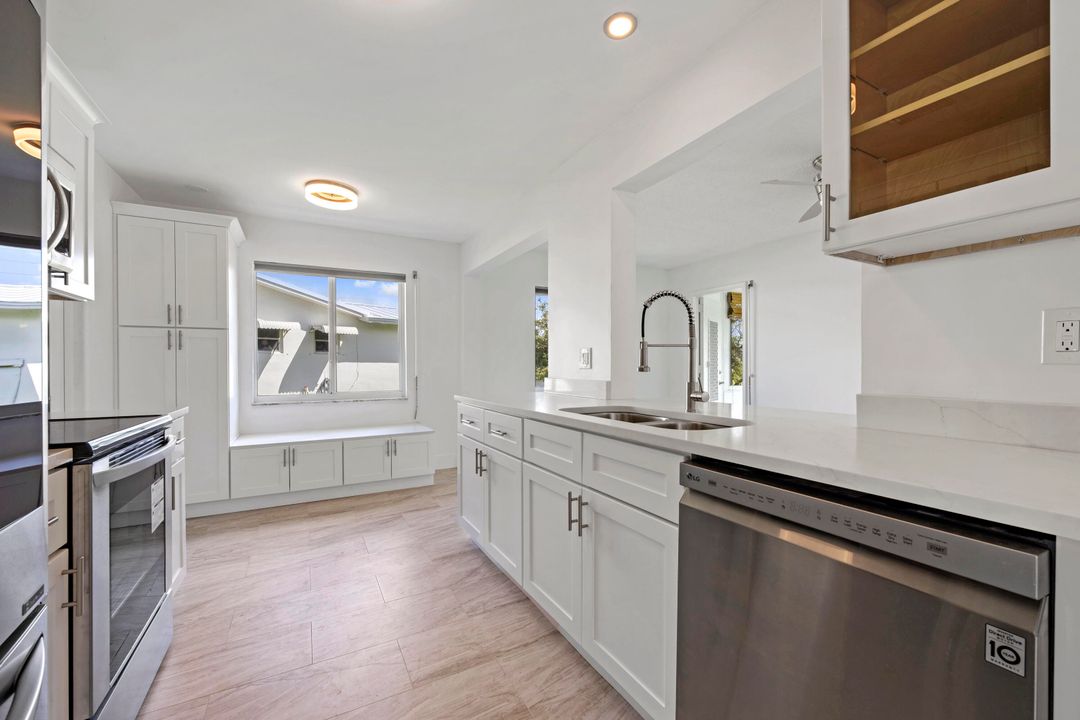 For Sale: $425,000 (2 beds, 2 baths, 1428 Square Feet)