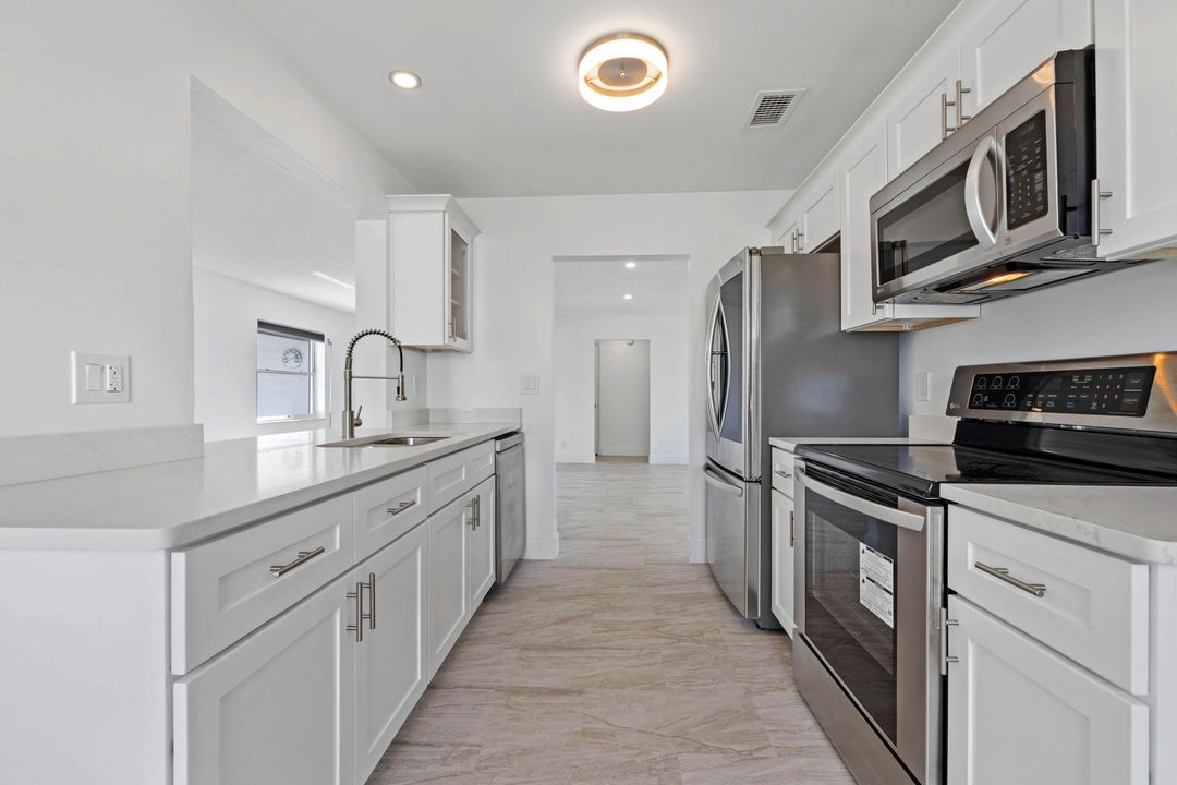 For Sale: $425,000 (2 beds, 2 baths, 1428 Square Feet)