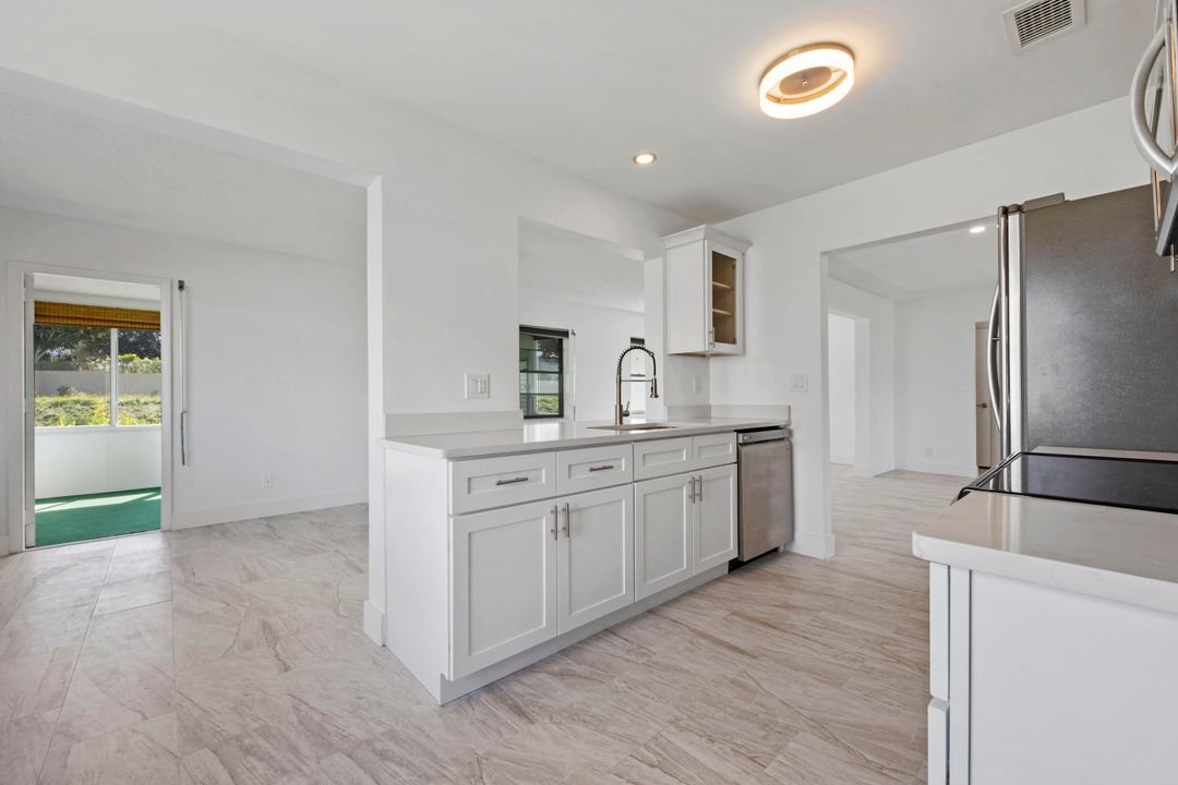 For Sale: $425,000 (2 beds, 2 baths, 1428 Square Feet)