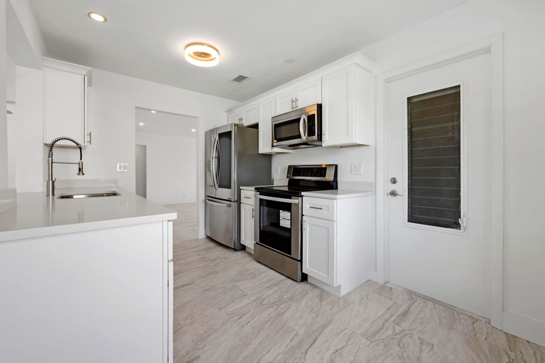 For Sale: $425,000 (2 beds, 2 baths, 1428 Square Feet)