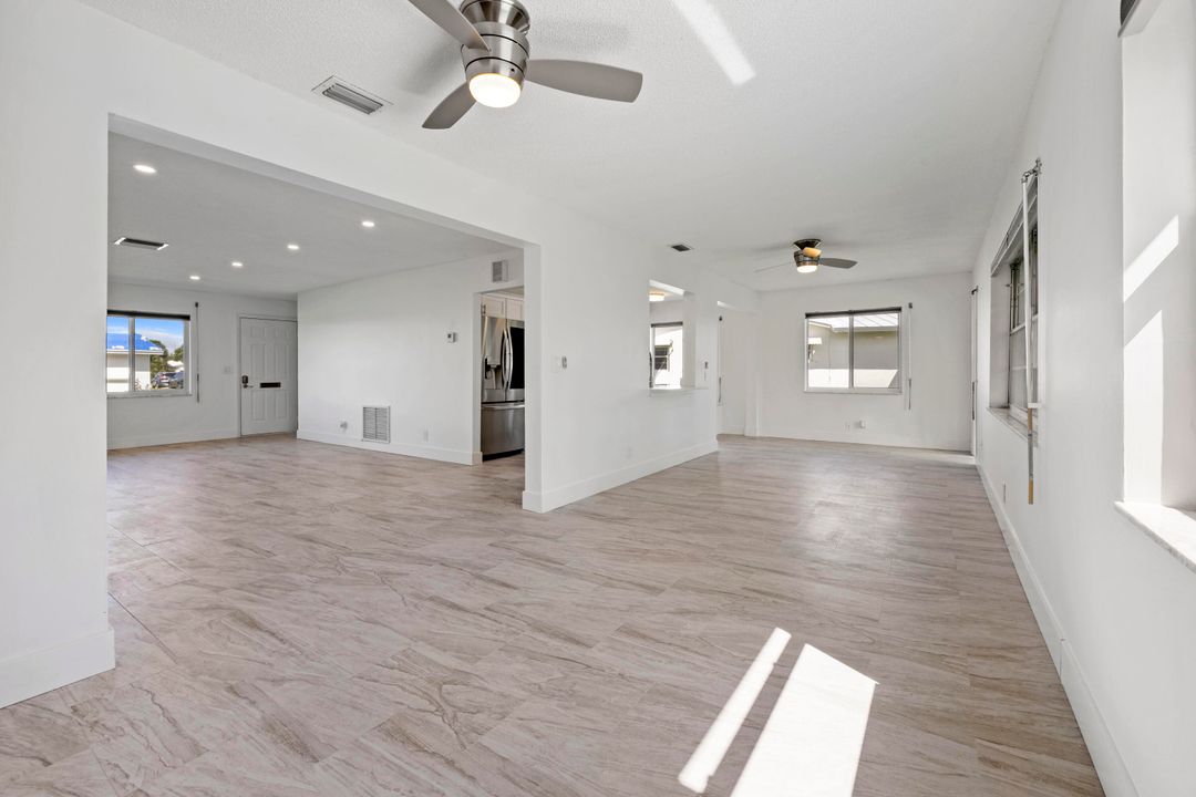 For Sale: $425,000 (2 beds, 2 baths, 1428 Square Feet)