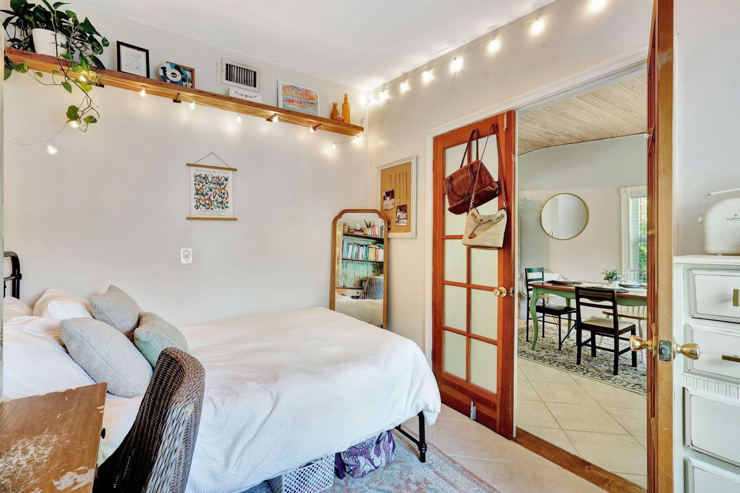 For Sale: $455,000 (3 beds, 1 baths, 1032 Square Feet)