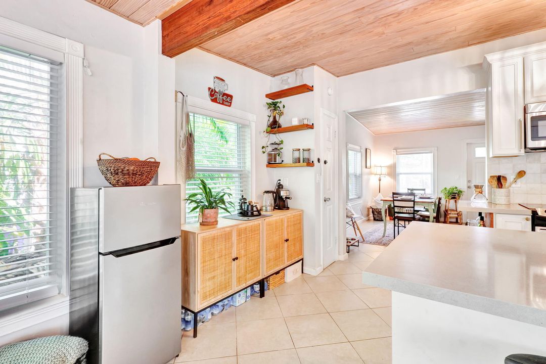 For Sale: $455,000 (3 beds, 1 baths, 1032 Square Feet)