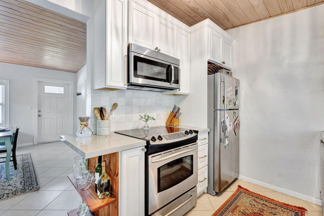 For Sale: $455,000 (3 beds, 1 baths, 1032 Square Feet)