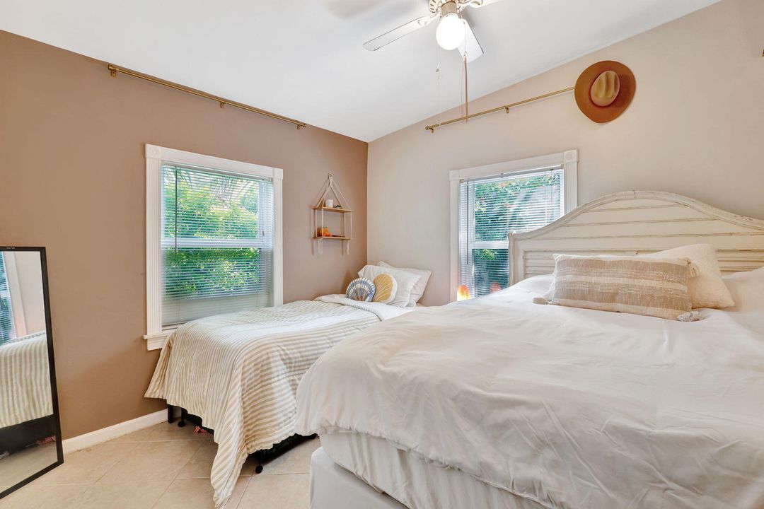 For Sale: $455,000 (3 beds, 1 baths, 1032 Square Feet)