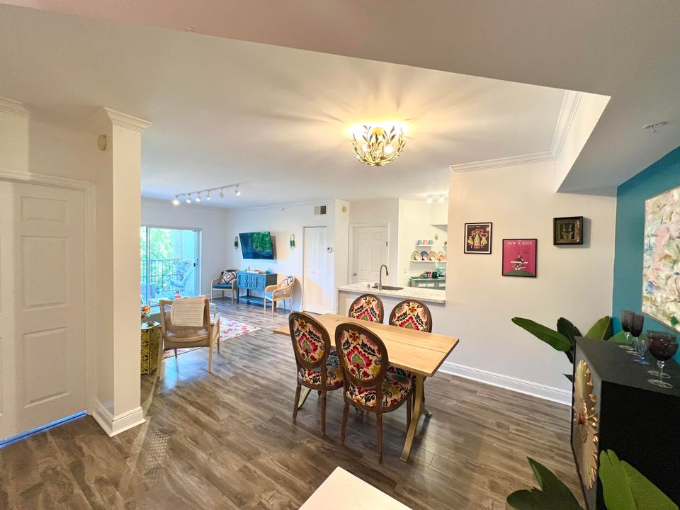 Active With Contract: $5,000 (2 beds, 2 baths, 1131 Square Feet)