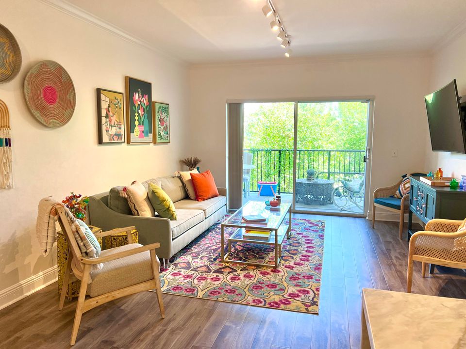 Active With Contract: $5,000 (2 beds, 2 baths, 1131 Square Feet)