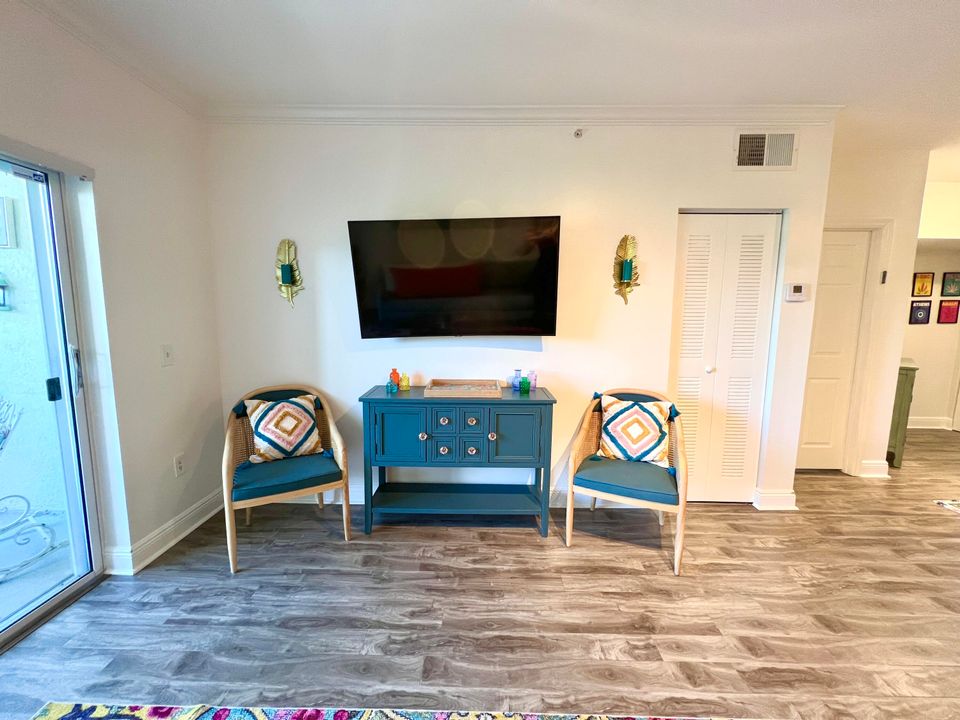 Active With Contract: $5,000 (2 beds, 2 baths, 1131 Square Feet)