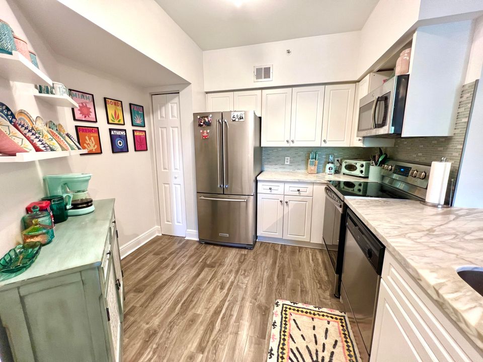 Active With Contract: $5,000 (2 beds, 2 baths, 1131 Square Feet)