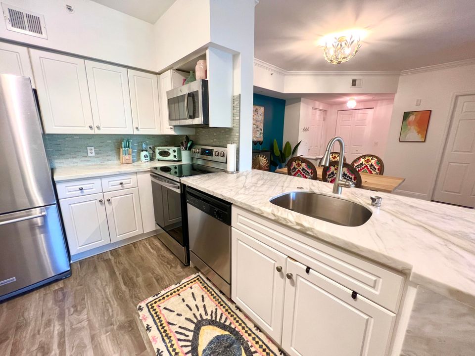 Active With Contract: $5,000 (2 beds, 2 baths, 1131 Square Feet)