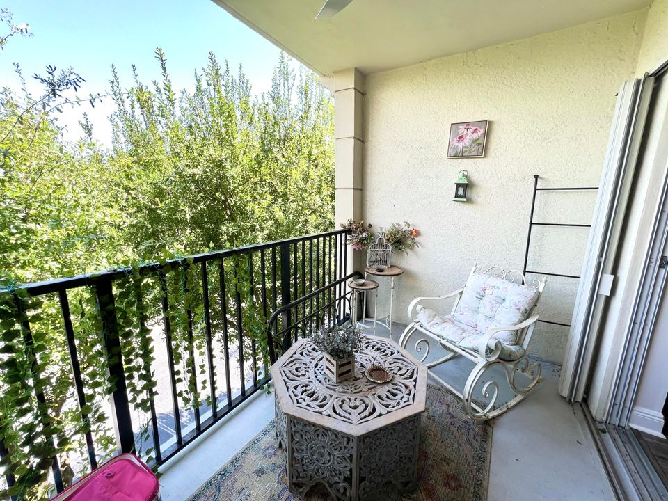 Active With Contract: $5,000 (2 beds, 2 baths, 1131 Square Feet)