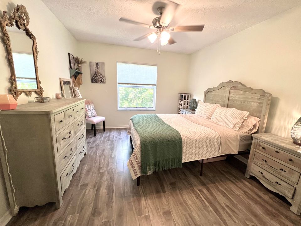 Active With Contract: $5,000 (2 beds, 2 baths, 1131 Square Feet)