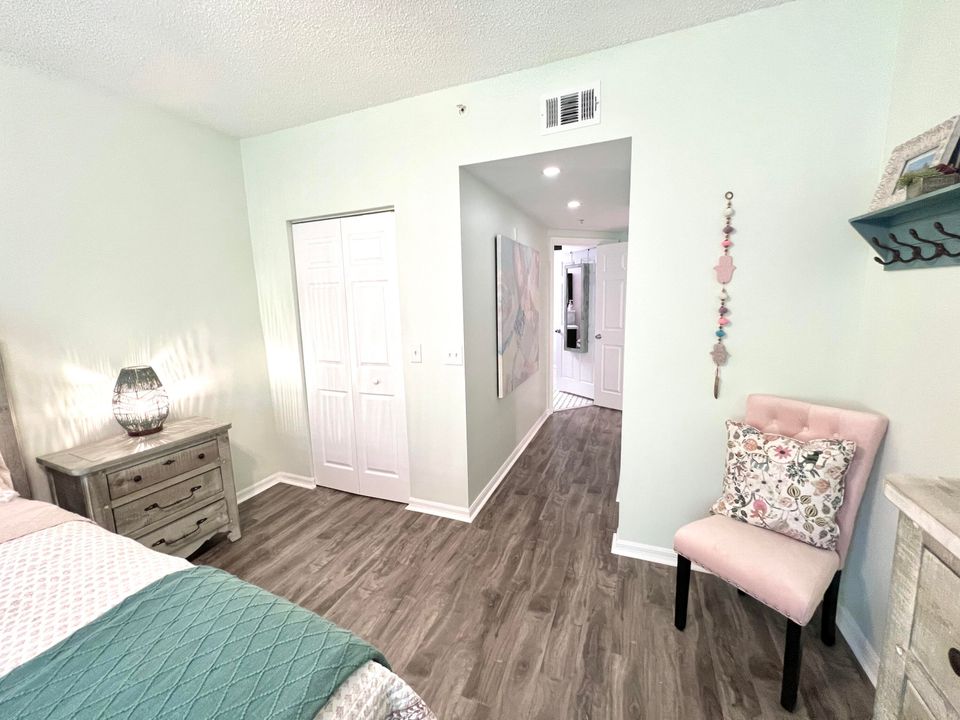 Active With Contract: $5,000 (2 beds, 2 baths, 1131 Square Feet)