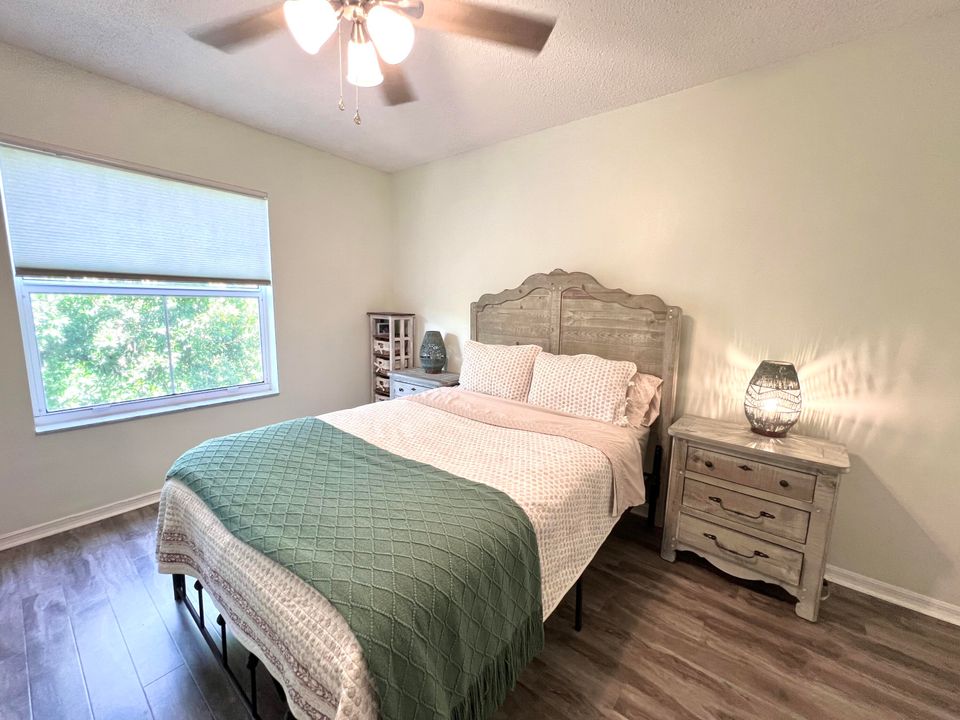 Active With Contract: $5,000 (2 beds, 2 baths, 1131 Square Feet)