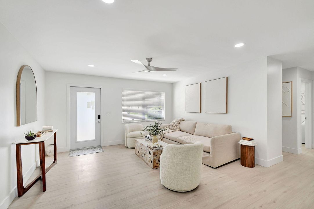 For Sale: $429,999 (2 beds, 2 baths, 1317 Square Feet)