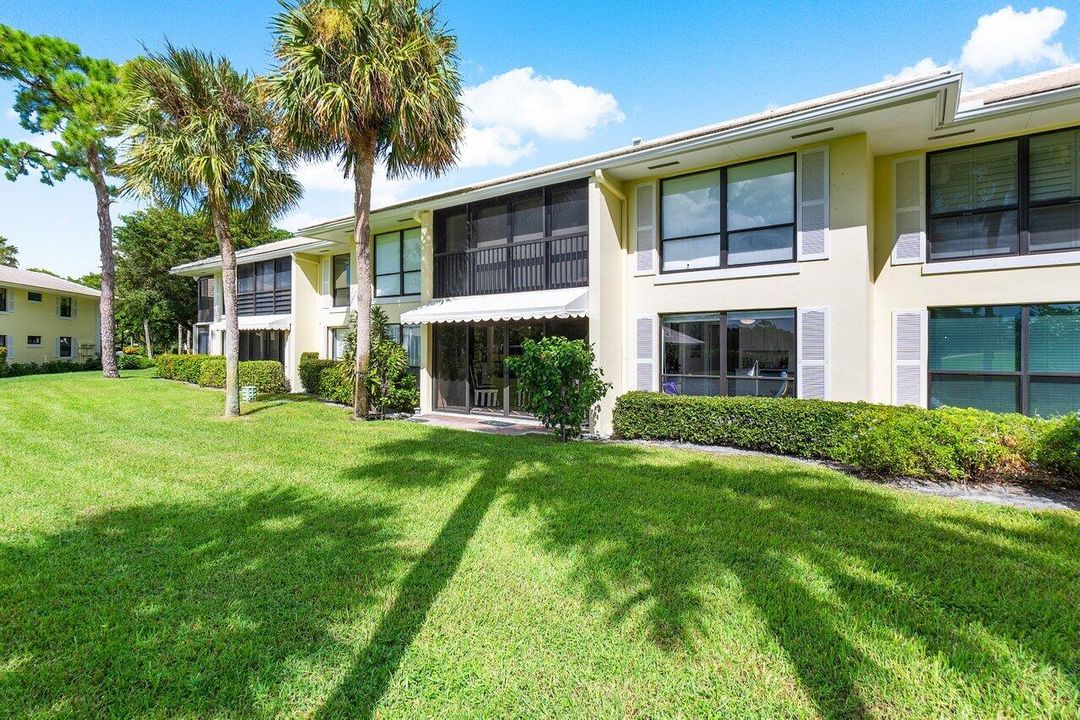 For Sale: $749,000 (3 beds, 2 baths, 1958 Square Feet)