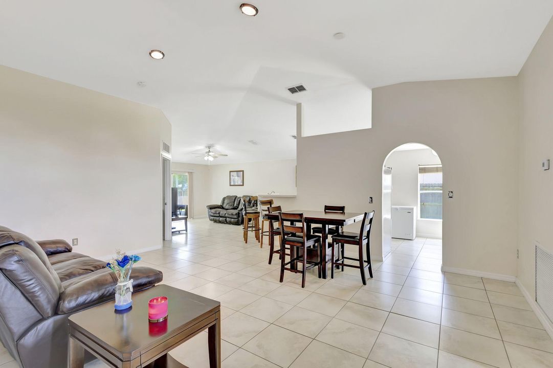 For Sale: $305,000 (3 beds, 2 baths, 1620 Square Feet)