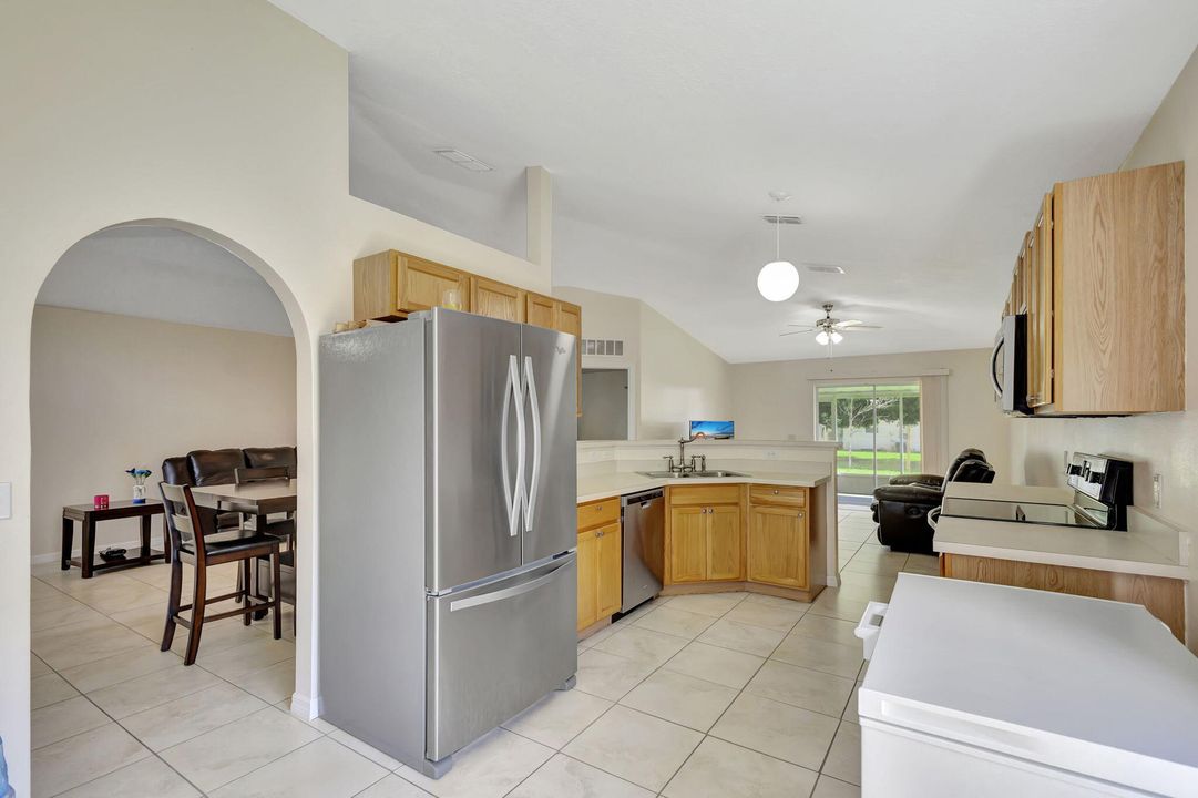 For Sale: $305,000 (3 beds, 2 baths, 1620 Square Feet)