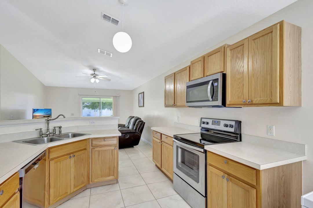 For Sale: $305,000 (3 beds, 2 baths, 1620 Square Feet)