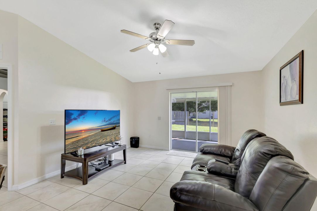 For Sale: $305,000 (3 beds, 2 baths, 1620 Square Feet)