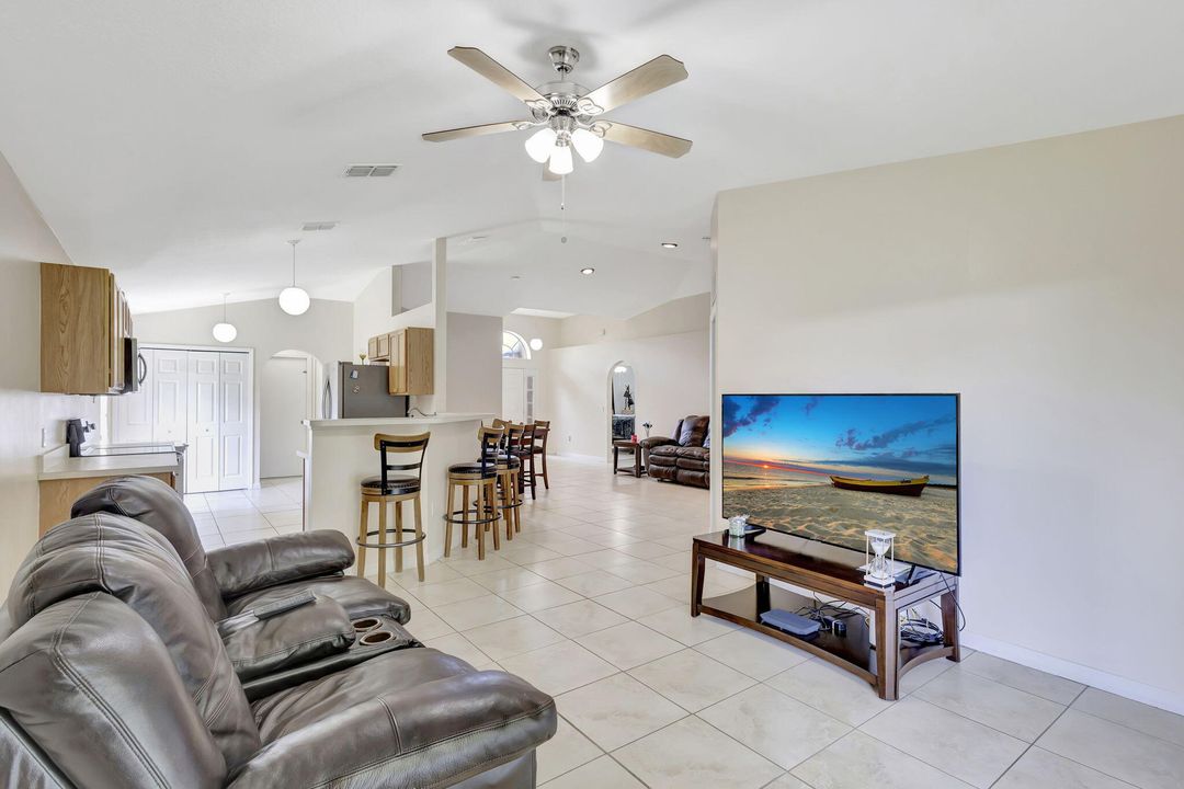 For Sale: $305,000 (3 beds, 2 baths, 1620 Square Feet)