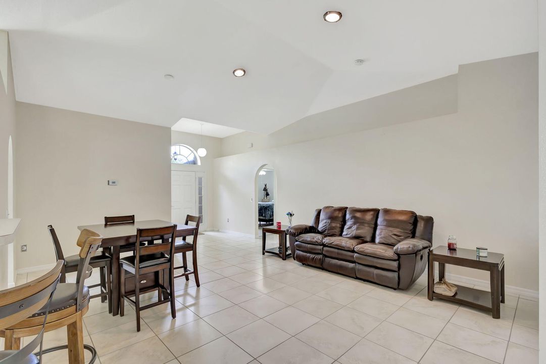 For Sale: $305,000 (3 beds, 2 baths, 1620 Square Feet)