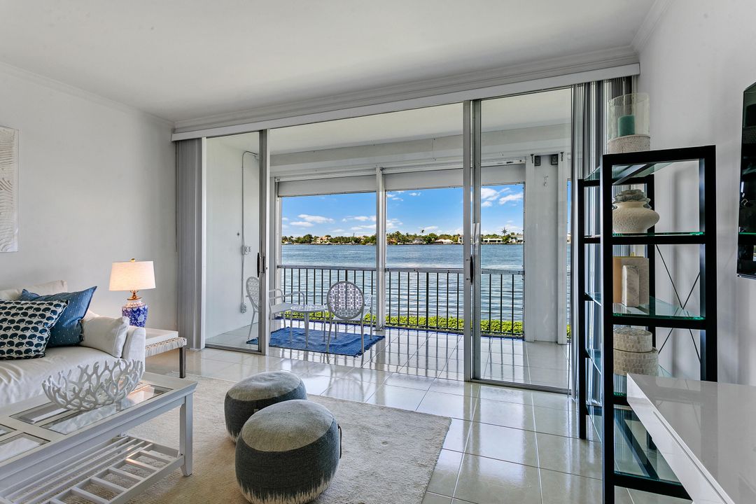 For Sale: $1,525,000 (2 beds, 2 baths, 1269 Square Feet)