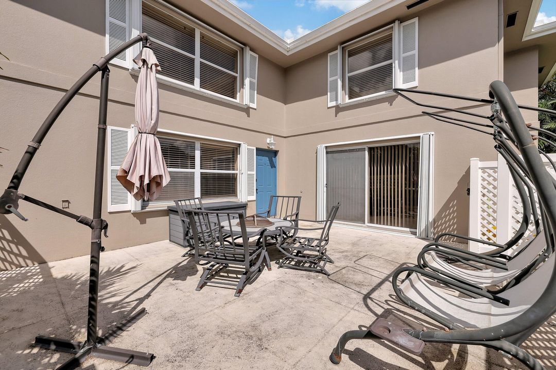 For Sale: $279,900 (2 beds, 2 baths, 1374 Square Feet)