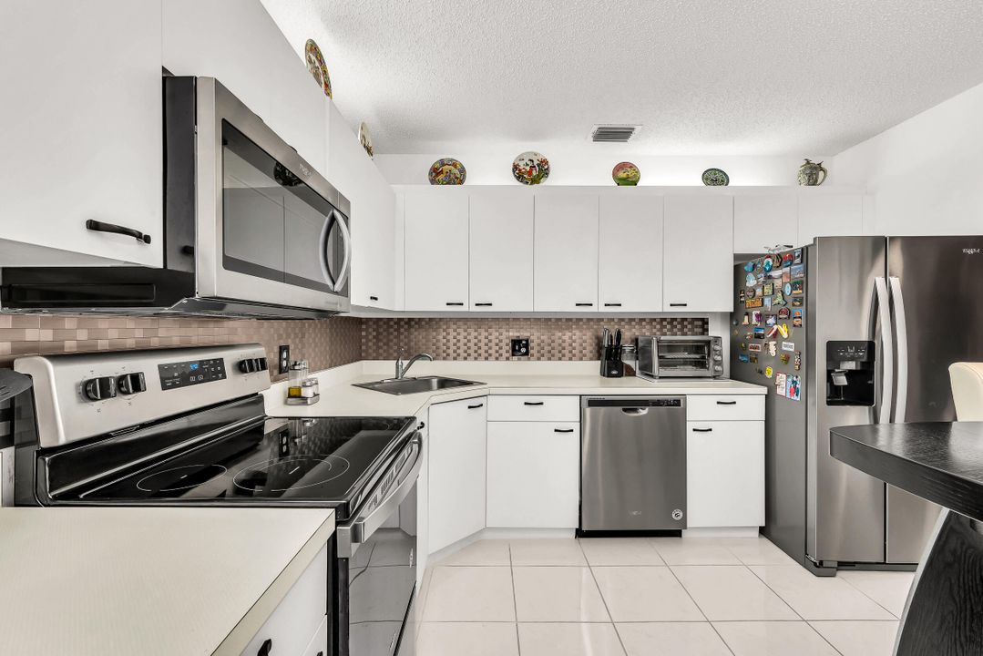 For Sale: $299,000 (3 beds, 2 baths, 1333 Square Feet)