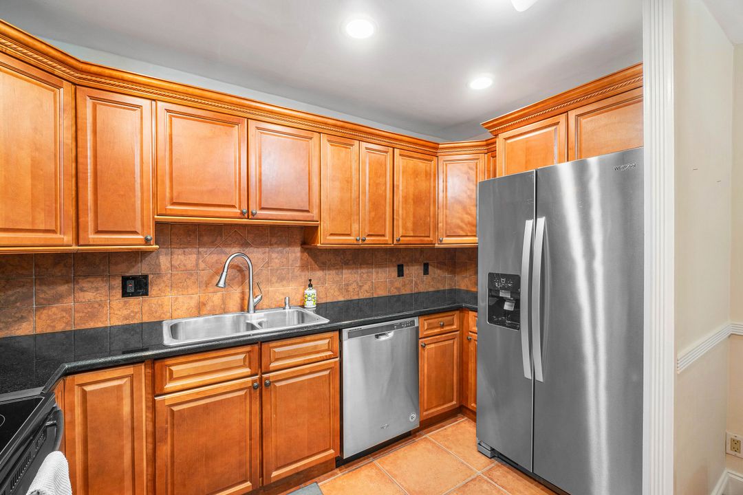 For Sale: $295,000 (2 beds, 2 baths, 1188 Square Feet)